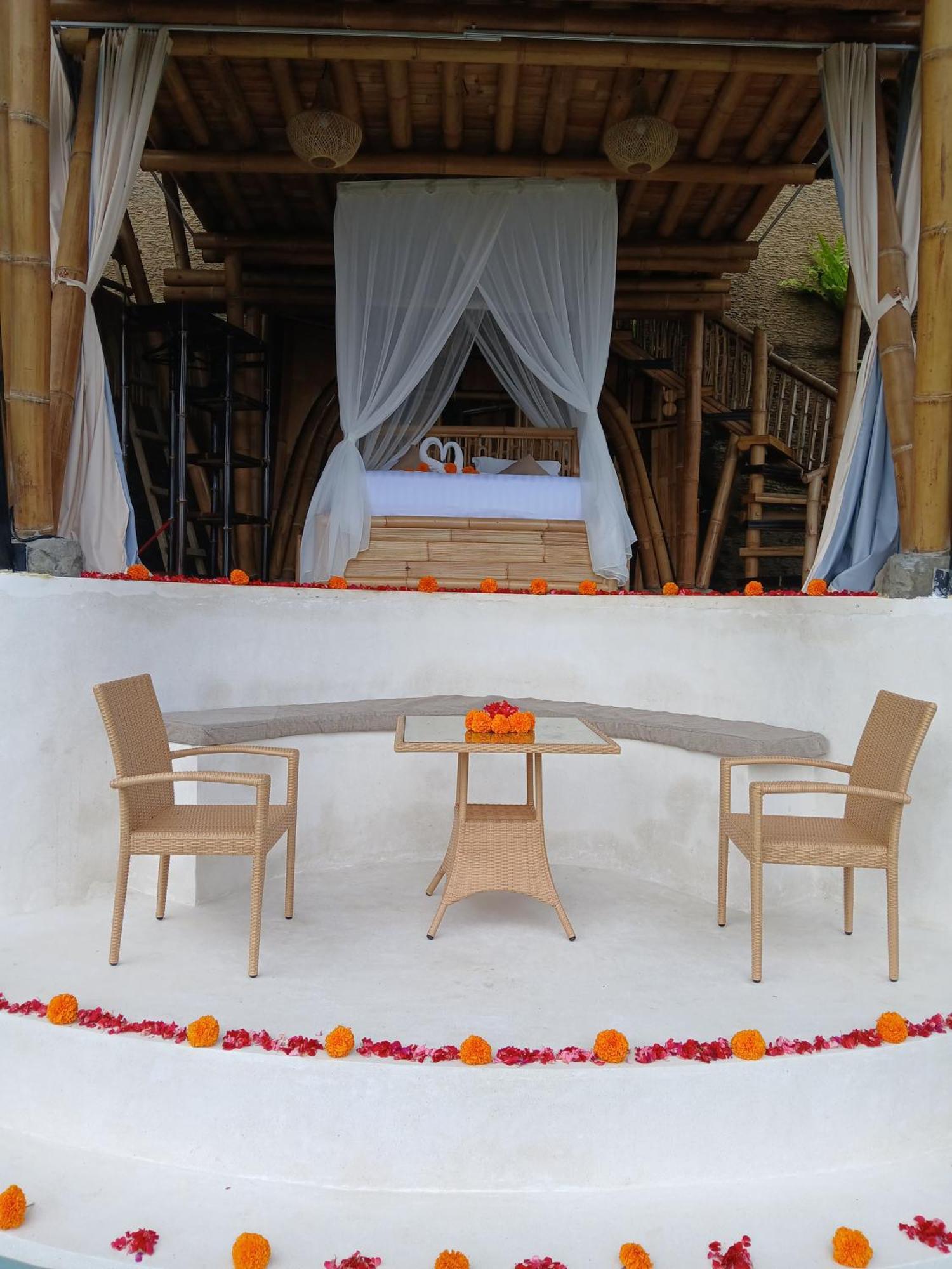 Danaswari Bali Bamboo House Villa Selat Exterior photo