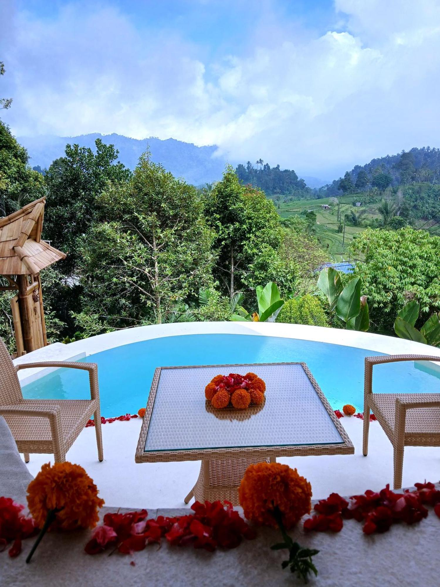 Danaswari Bali Bamboo House Villa Selat Exterior photo
