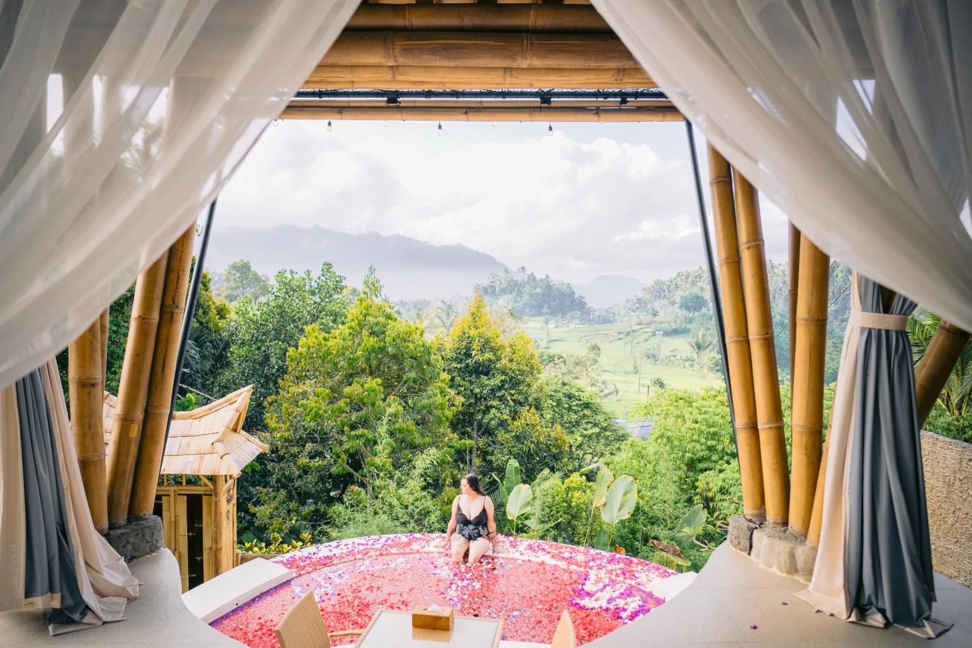 Danaswari Bali Bamboo House Villa Selat Exterior photo